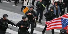 Usa, coprifuoco a Los Angeles. Trump: "Manifestanti sono animali, pagati da qualcuno"
