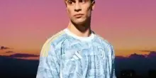 La Juventus presenta la seconda maglia, ma ai tifosi non piace