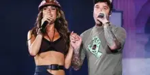 Clara provoca Fedez: "A lui piacciono tanto le mie amiche...."