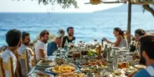 Bagno dopo pranzo sì o no? Medici anti-bufale: "Sì, ma a certe condizioni"
