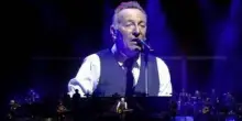 Bruce Springsteen a San Siro, concerto e attacco a Trump: "America in mano a un corrotto"