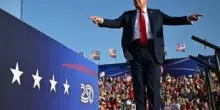 Dazi Usa, Trump annuncia: "Lettere per informare i Paesi sulle tariffe"