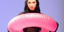 Anna domina con 'Désolée', ancora al numero uno dei singoli più venduti