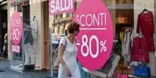 Saldi. A Milano boom abbigliamento e accessori donna, scontrino medio da 130 euro