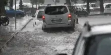 Nubifragio in Campania, bomba d'acqua a Bacoli e strade allagate a Napoli