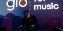 Tananai conquista Fregene, esibizione live a sorpresa firmata 'glo for music'