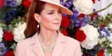 Kate Middleton omaggia la moda francese per la visita di Macron