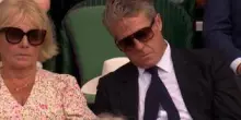 Cobolli-Djokovic lottano e Hugh Grant dorme a Wimbledon