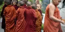 Bombardato monastero in Myanmar, 22 morti: bambini tra le vittime