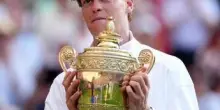 "Sinner non doveva giocare a Wimbledon", l''omaggio' della stampa britannica