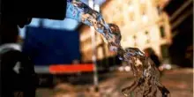 Caldo, urologi: "Idratarsi anche per prevenire cistiti e calcoli"