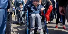 Morto a 102 anni Jake Larson, veterano del D-Day con 1,2 milioni di follower su TikTok