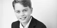 Principe George compie 12 anni, la foto ufficiale e la dedica di Kate e William
