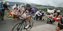 O'Connor vince in solitaria la tappa regina del Tour de France, Pogacar stacca Vingegaard