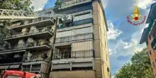 Torino, esplosione in condominio a Collegno: due feriti, evacuata la palazzina