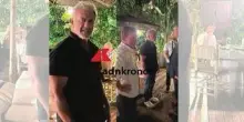 Dalle Croci alle Crocs: Mel Gibson avvistato in stile casual al The Sanctuary