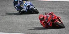 MotoGp in Austria, Marc Marquez vince la sprint davanti a fratello Alex. Bagnaia si ritira