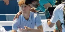 Alcaraz, lezione di sportività e poi... festa con lo staff: i tifosi di Sinner 'attaccano' Carlos