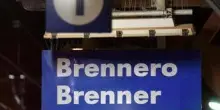Scontro tra treno merci e regionale su linea Brennero, tre feriti lievi