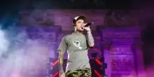 Fedez si esibisce davanti ai figli Leone e Vittoria: "È la prima volta"