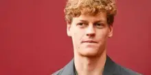 Sinner numero 1 anche a ping pong: a New York il match tutto da ridere con Osaka