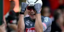 Vuelta, Philipsen vince allo sprint la prima tappa e conquista la maglia rossa