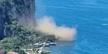 Paura a Vico Equense, crolla costone a picco sul mare