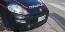 Gardone Riviera, simulano di gettarsi sotto le auto ma uno viene travolto: 27enne in ospedale