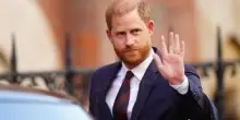 Principe Harry torna a casa nel giorno che ricorda la regina Elisabetta II
