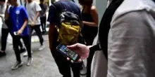 Scuola, divieto cellulari in classe: il 76% degli italiani è d'accordo