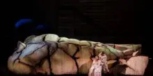 Festival Puccini, soprano cade in scena ma conclude la 'Manon' da seduta