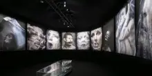 Fabrizio Ferri incarta le star nella plastica