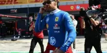 Hamilton, da una Rossa... all'altra per il Gp di Monza: Lewis arriva all'Autodromo in Ducati