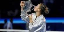 Sabalenka, trionfo agli Us Open e champagne in conferenza: "Non riesco a essere seria"
