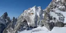 Monte Bianco, alpinista precipita per 150 metri