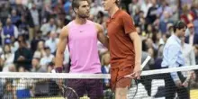 Alcaraz, tifosi 'bocciano' l'outfit contro Sinner agli Us Open: "Pantera rosa"