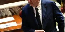 Francia, cade il governo Bayrou. Macron: "Nomina successore nei prossimi giorni"