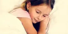 Melatonina e bambini, ecco dose e orario ideali per il sonno