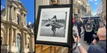 Parigi, l'ultimo saluto a Claudia Cardinale sulle note di 'C'era una volta il West'