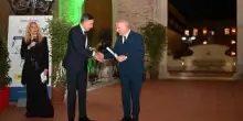 Poste, vinto il premio “Liberi di Crescere” per impegno inclusione sociale e tutela infanzia