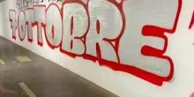 Roma, alla stazione Nomentana appare scritta pro Hamas: "7 ottobre - felice resistenza"