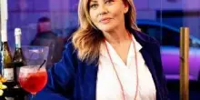 Eva Grimaldi a La volta buona: "Ho rischiato la vita per rifare il seno"