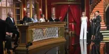 Ballando, standing ovation per Barbara D'Urso. Lucarelli: "Per ora tutto piatto..."