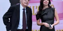 Evelina Sgarbi: "Mi hanno fatta fuori. Sono preoccupata per mio padre, voglio solo che stia bene"