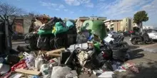 Raccolta differenziata, dove si gettano scarpe e spazzolino elettrico? Gli errori più comuni