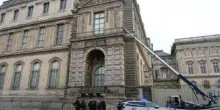 Parigi, colpo clamoroso al Louvre: rubati i gioielli di Napoleone