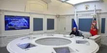 Russia, Putin 'guida' le esercitazioni nucleari strategiche a Mosca. Massicci raid contro l'Ucraina