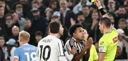 Doppio giallo (mancato) a McKennie e rigore chiesto da Conceicao: proteste in Lazio-Juve