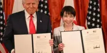 Trump in Giappone, siglato accordo sulle terre rare. La premier lo nomina per il Nobel