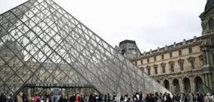 Furto al Louvre, le ipotesi sul gruppo di ladri: "Più di 4, nessuna evidenza di un complice nel museo"